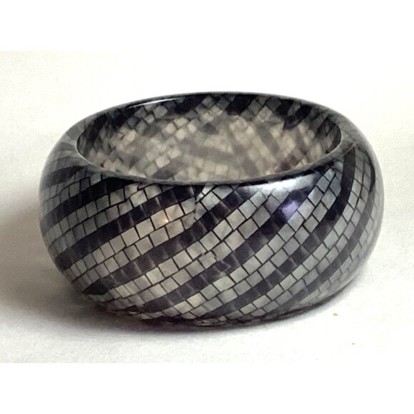 Unbranded Jewelry - Vtg Unique Design Encased Black Fiber Lucite Bangle Bracelet Statement Jewelry